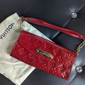 Authentic LOUIS VUITTON Vernis Sunset Boulevard Pomme D'Amour